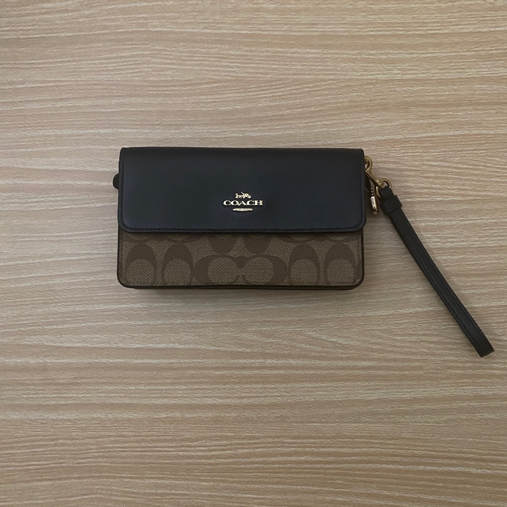 NWOT Coach wallet !!